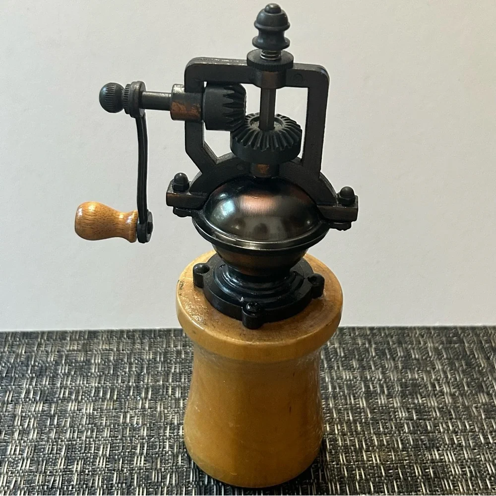 Grinder Box Elder Wood Pepper Mill Handcrafted Vintage Style and Signed